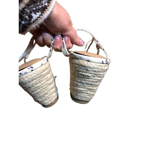 Torrid reptile print wedge esperadille sandals. NWOB. Size 9W - Picture 5 of 6